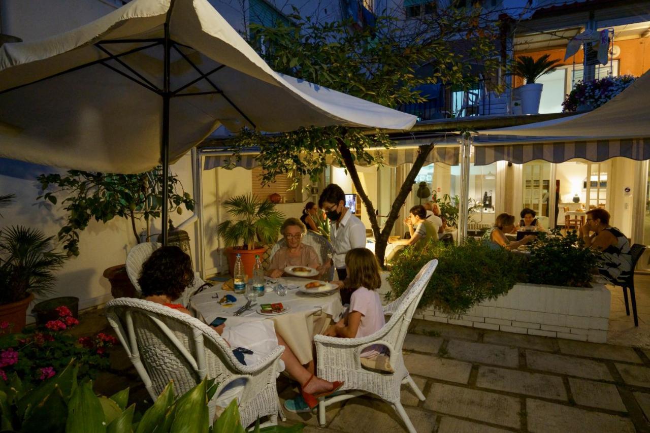 Hotel Ausonia Follonica Exterior foto