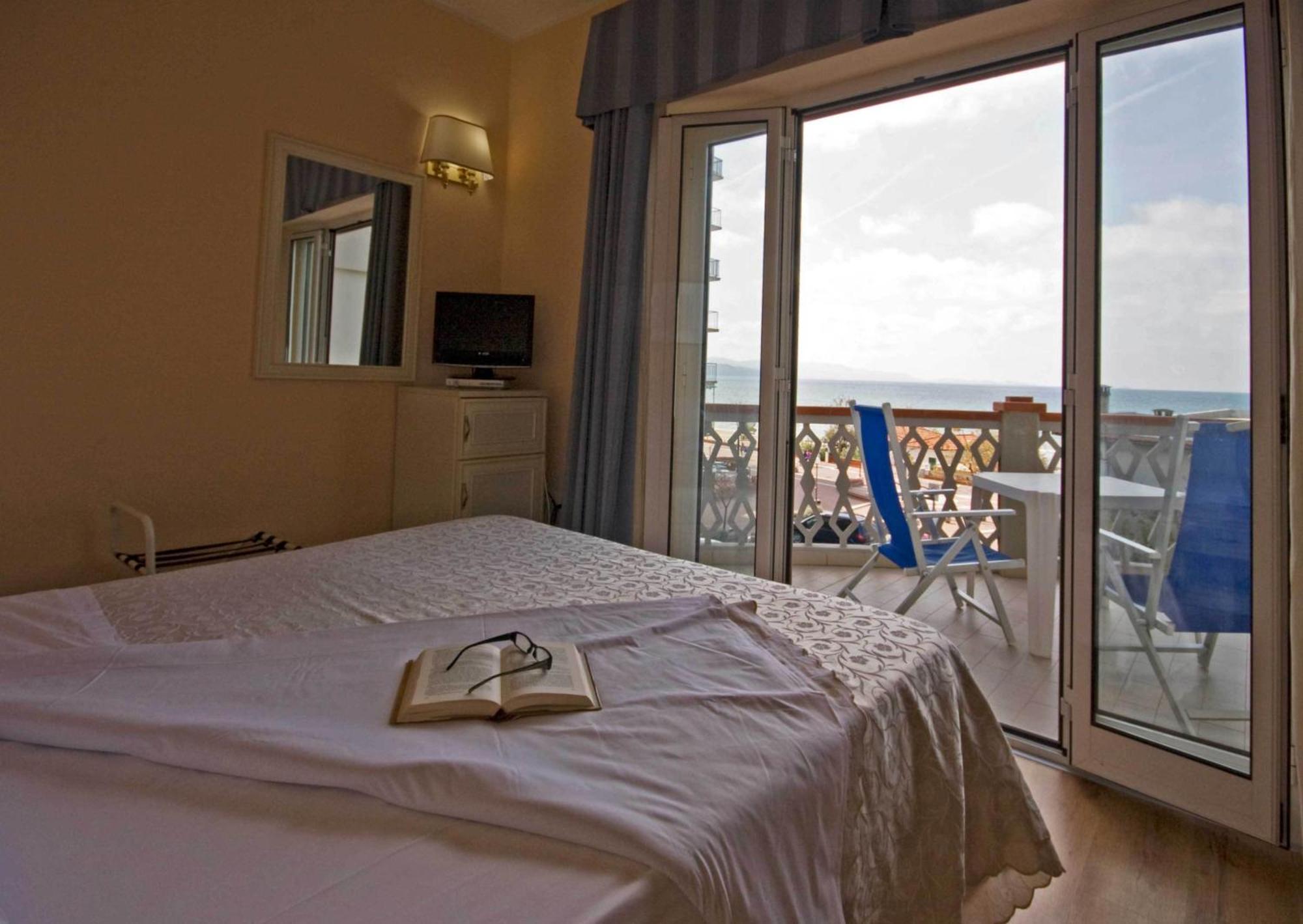 Hotel Ausonia Follonica Exterior foto